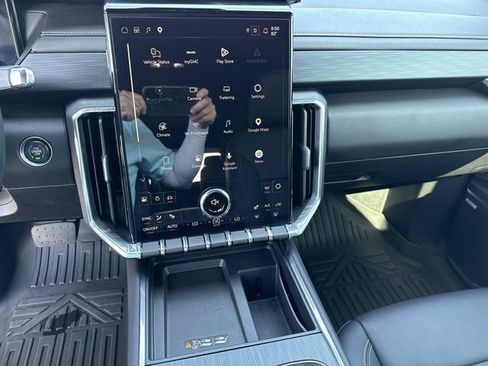 Used 2025 GMC Acadia Elevation w/ Elevation Premium Package FWD image 23