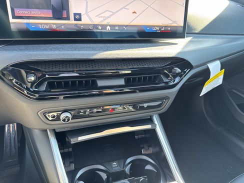 New 2026 BMW 330i Sedan w/ M Sport Package image 18