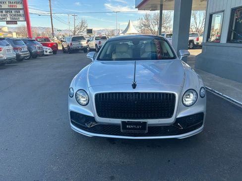 Used 2021 Bentley Flying Spur W12 image 38