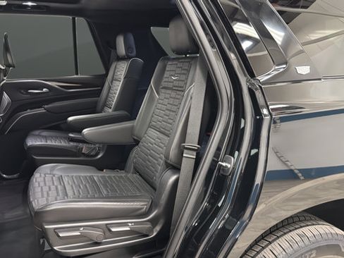 Used 2022 Cadillac Escalade Sport Platinum w/ LPO, ONYX Package AWD/4WD image 22