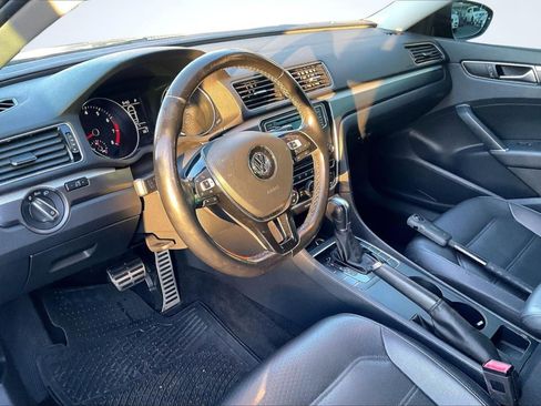 Used 2018 Volkswagen Passat 2.0T R-Line image 14