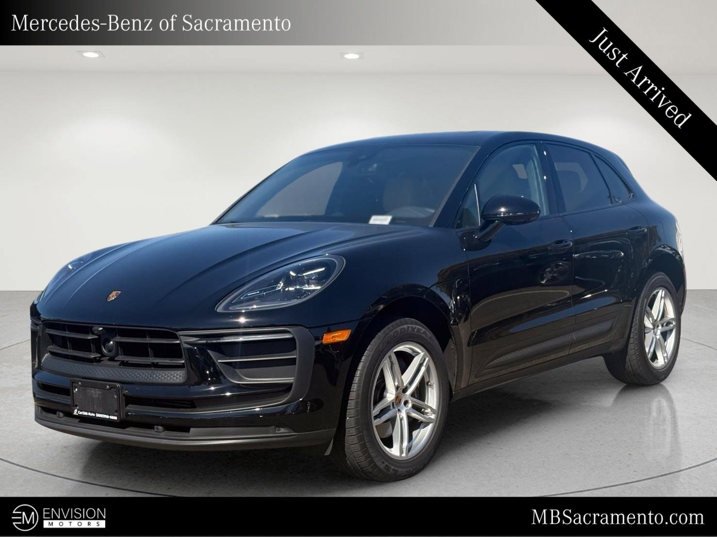 Used 2023 Porsche Macan AWD/4WD image 1