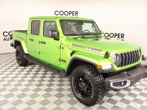 Used 2025 Jeep Gladiator Sport AWD/4WD image 1