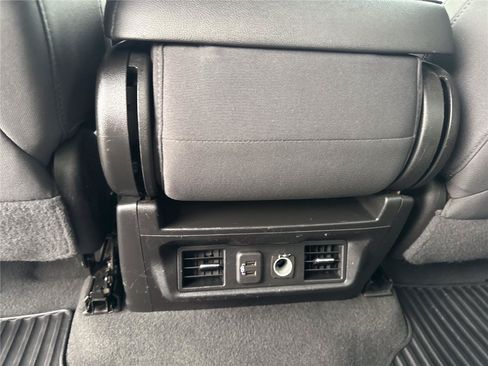 Used 2022 Chevrolet Silverado 1500 LT AWD/4WD image 33