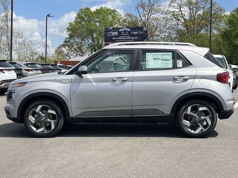 New 2026 Hyundai Venue SEL FWD image 31