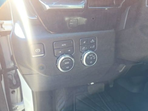 Used 2025 GMC Sierra 1500 SLT AWD/4WD image 16