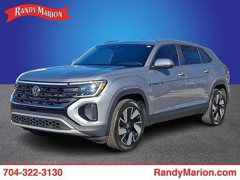 Used 2024 Volkswagen Atlas Cross Sport SE FWD image 1