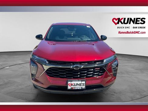 Used 2025 Chevrolet Trax RS w/ Driver Confidence Package FWD image 3