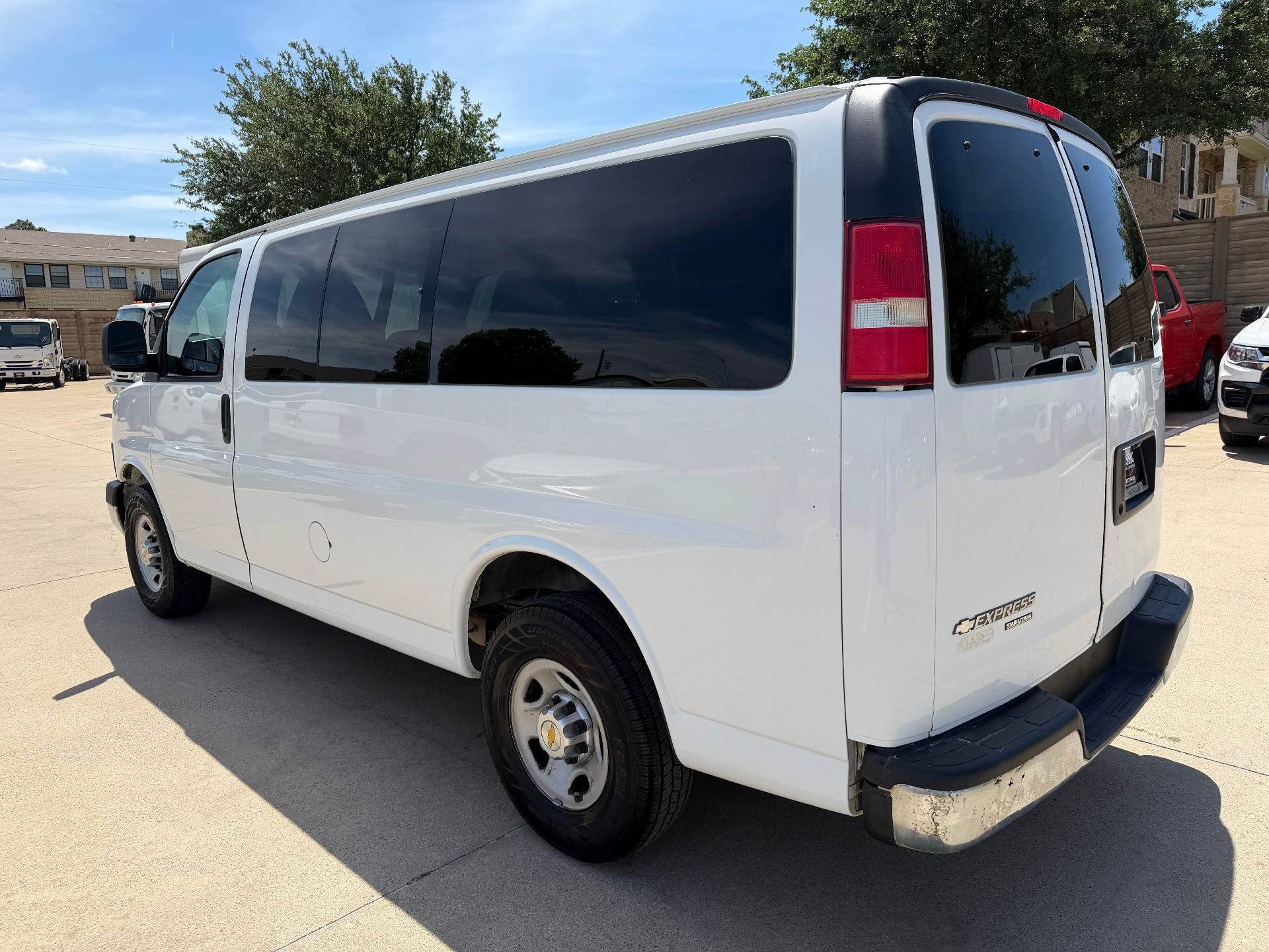Used 2015 Chevrolet Express 2500 LT w/ LT Preferred Equipment Group RWD image 5