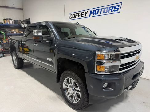 Used 2018 Chevrolet Silverado 2500 High Country w/ Duramax Plus Package AWD/4WD image 8