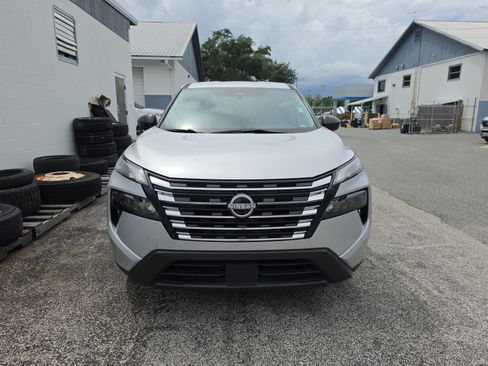 Used 2024 Nissan Rogue S FWD image 8