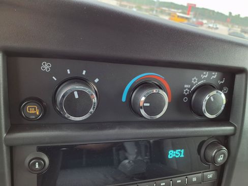 Used 2024 Chevrolet Express 3500 w/ Driver Convenience Package RWD image 5