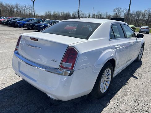 Used 2011 Chrysler 300 RWD image 6