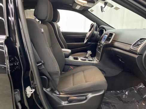 Used 2021 Jeep Grand Cherokee Laredo w/ Security & Convenience Group AWD/4WD image 19