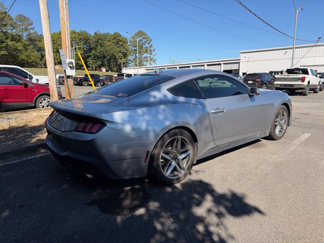 Used 2025 Ford Mustang Coupe RWD image 5