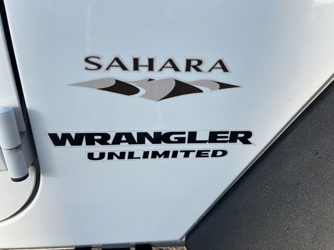 Used 2017 Jeep Wrangler Unlimited Sahara w/ Connectivity Group image 42