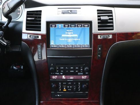 Used 2011 Cadillac Escalade AWD image 36