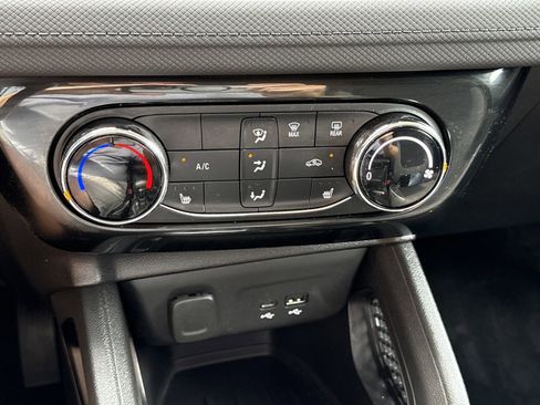 Used 2024 Chevrolet TrailBlazer LT w/ LT Cold Weather Package image 23