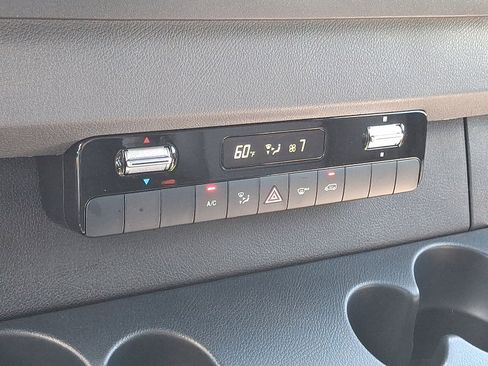 Used 2025 Mercedes-Benz Sprinter 2500 image 16