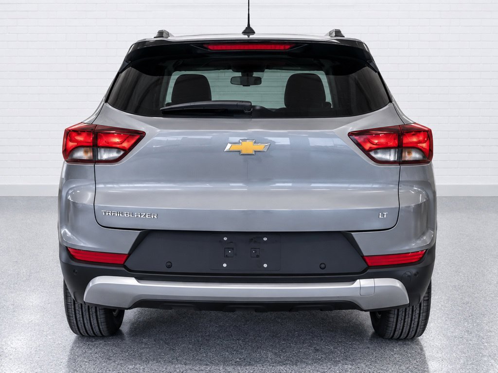 Used 2025 Chevrolet TrailBlazer LT w/ LT Cold Weather Package FWD image 3
