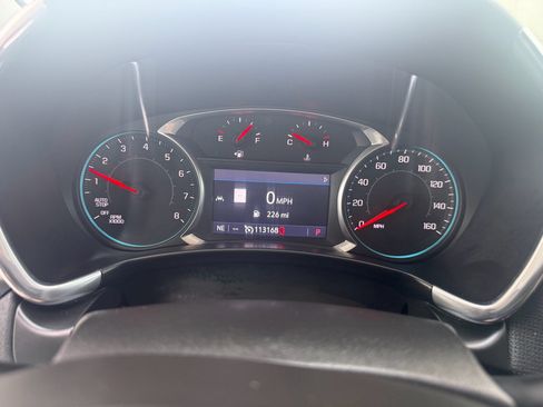 Used 2019 Chevrolet Equinox Premier AWD/4WD image 16