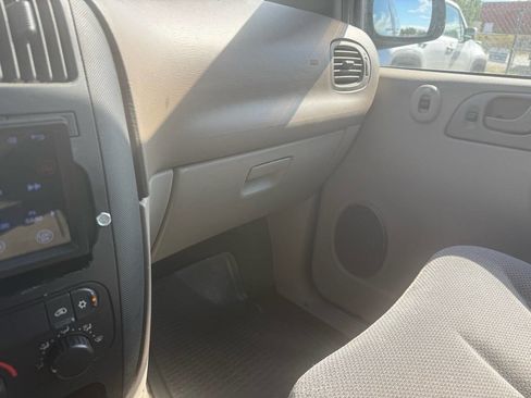 Used 2002 Dodge Caravan SE FWD image 9