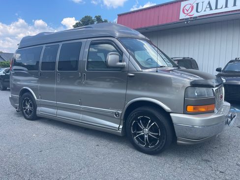 Used 2007 GMC Savana 1500 AWD w/ Preferred Equipment Group image 6