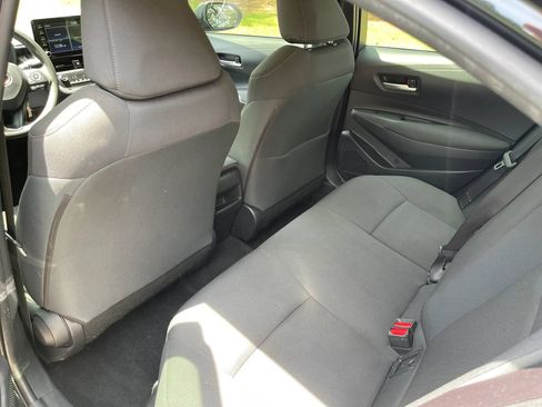 Used 2021 Toyota Corolla LE FWD image 12