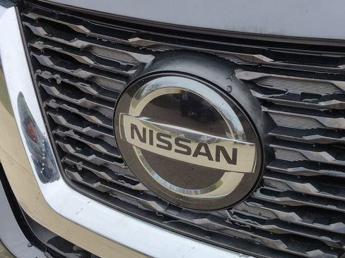 Certified 2018 Nissan Rogue SV image 32