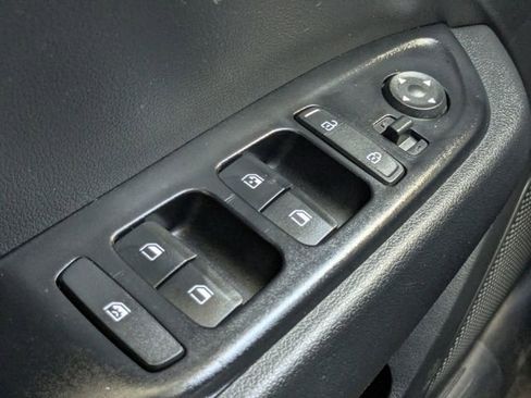 Used 2023 Hyundai Venue SEL FWD image 26
