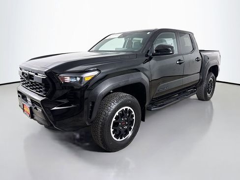 Certified 2024 Toyota Tacoma TRD Off-Road AWD/4WD image 3