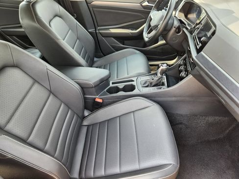 Used 2024 Volkswagen Jetta SE FWD image 20