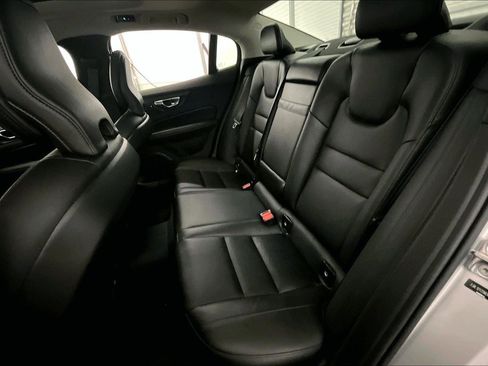Used 2022 Volvo S60 B5 Momentum w/ Advanced Package image 25