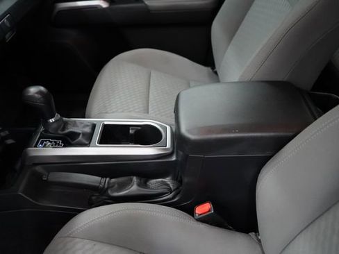 Used 2023 Toyota Tacoma SR5 AWD/4WD image 41
