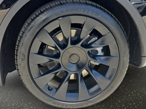 Used 2022 Tesla Model Y Long Range AWD/4WD image 37