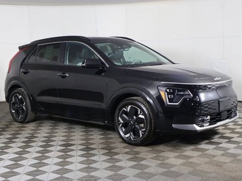 Used 2023 Kia Niro Wave w/ Wave Preserve Package image 2