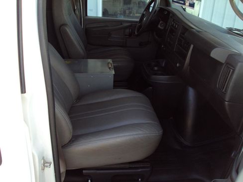 Used 2012 Chevrolet Express 1500 AWD image 14