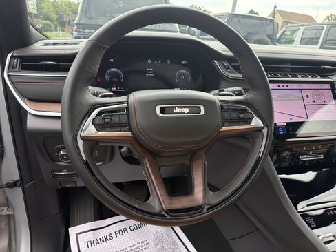 Certified 2025 Jeep Grand Cherokee Summit w/ Luxury Tech Group V AWD/4WD image 19