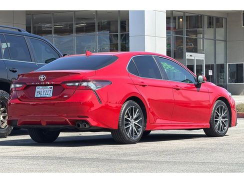 Used 2022 Toyota Camry SE FWD image 4