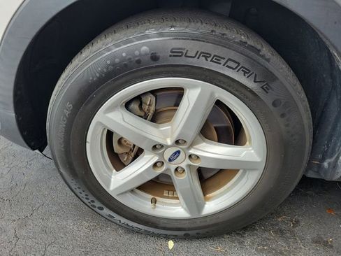 Used 2018 Ford Explorer XLT image 6