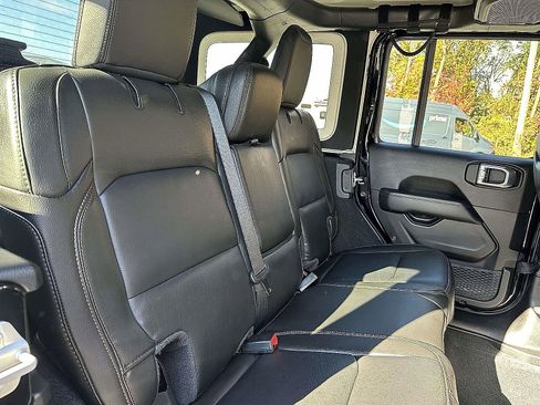 Used 2022 Jeep Wrangler Unlimited Rubicon w/ Xtreme Recon 35" Tire Package image 12