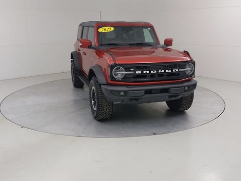 Certified 2023 Ford Bronco Outer Banks w/ Sasquatch Package AWD/4WD image 9