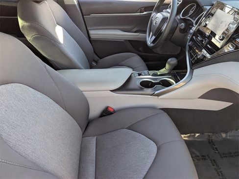 Used 2021 Toyota Camry LE image 9