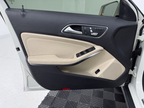 Used 2018 Mercedes-Benz GLA 250 image 12