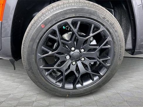 New 2026 Jeep Grand Cherokee Summit image 13