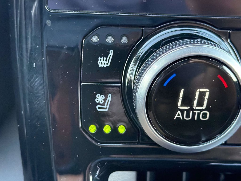Used 2023 Toyota Highlander Platinum FWD image 23