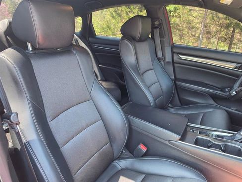 Used 2018 Honda Accord Sport image 19
