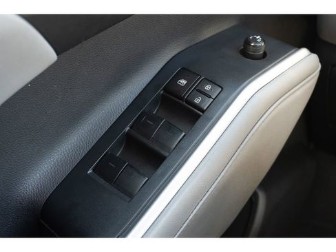 Used 2023 Toyota Highlander XLE image 30