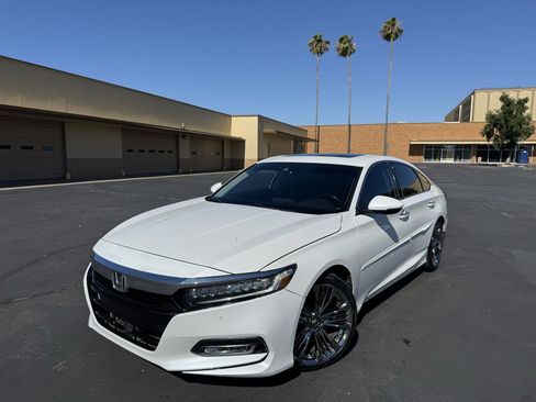 Used 2019 Honda Accord Touring image 3
