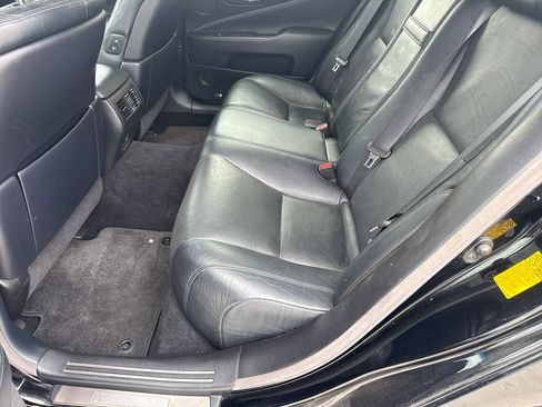 Used 2013 Lexus LS 460 AWD w/ Comfort Pkg image 38